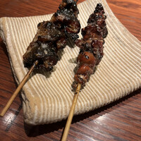 新宿うな鐵 はなれ - 左→かぶと、右→きも