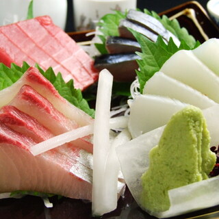 季節の食材を使用したお刺身や焼物など一品料理にもご注目