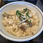 Udon Kamameshi Sanuki - 釜飯をよそって頂きます！