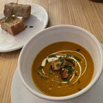 Harvest - トマトとバジルのスープ、パン