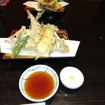 やっちろ - 行者にんにく、海老、ナス、イカのゲソ、エリンギ、白身魚…種類分からず