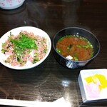 やっちろ - 赤出汁は出汁がシッカリとふりかけご飯…お茶漬けしたい(⁠≧⁠▽⁠≦⁠)