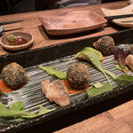 Tamuro Yoiya - ウロコサク甘鯛とイカスミアランチーニ　トマトソース