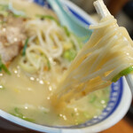 くろいわラーメン - めん