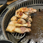 ヨプの王豚塩焼 熟成肉専門店 - サムギョプサル