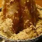 目白 志むら - きなこの量がバカ盛りされており、かき氷界の二郎系なお店だなぁと感じました。