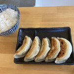 自家製ラーメン アイリー - 餃子400円、ごはん150円