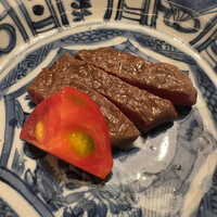 蓮 三四七 - 量を調整していただいた京都牛と四万十の狼桃。野性味があって美味しいトマト。牛肉はこの上なく柔らか。