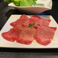 老舗精肉店直送 千種焼肉 飛騨牛の奴隷 千種店 - 特選タン塩