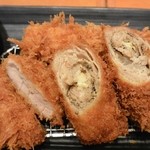 新宿さぼてん - 黒胡椒チーズ巻かつと人気の組み合わせ定食(1480円）