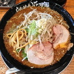 らあめん花月　嵐 - 期間限定 BLACK MONSTER（￥720）動物系の濃厚などろりとしたスープ、開花楼的な麺、どれも中々の出来。8/15/2013