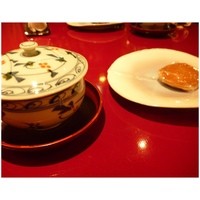 天冨良 天寿 - 最後にテーブル席に移り「和菓子」と「お茶」を。
                和菓子は「鈴懸」の品ですね。