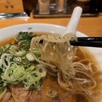 江南 - 麺はしなやかな多加水麺です