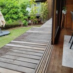 茶室 雨ト音 - お庭。天気が良ければテラス席になります。