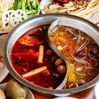 [Special item of pride] Authentic Medicinal Food Hot pot where you can enjoy two types of soups
