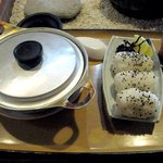 Hanamasa Shokudou - 鍋焼きにおにぎりの図