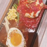 ハンバーグ＆ステーキ食堂クラウゾ - ダブルソース(400g)+目玉焼きトッピング 1800円
