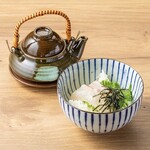 Earthenware pot with sea bream chazuke