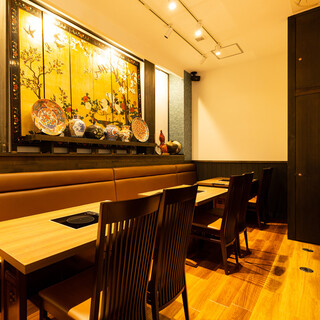 インテリアの細部までこだわり抜いた空間でゆったりとお食事を