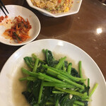 豊軒飯店 - 青菜炒め！！ニンニクたくさん
            炒飯に人参！美味しい