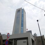 加賀 - お店を出るとこの景色。聳えています。