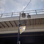 加賀 - オペラ通り起点にはトランペットのオブジェ。