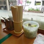 加賀 - 外向きカウンター上の装備。