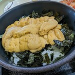 柿崎商店 海鮮工房 - ウニ丼(白折丼)