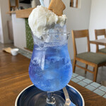 moricafe brunch&crepes - 南極クリームソーダ¥580税込　2023/5/2時点