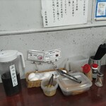 日の出製麺所 - テーブル