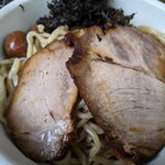 麺屋 よしすけ - つけ麺1,050円 ＋ 麺大盛り160円
      具はラーメンと同じ
      チャーシューとかウズラの煮玉子とか