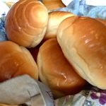 Pension Olive - 朝はホカホカのロールパン