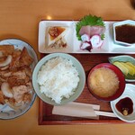 樹里亜 - 料理写真:日替わり定食