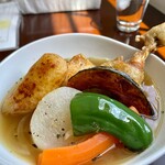 ダイニングカフェ ふじや - 北海道産骨付きチキンのスープカレー