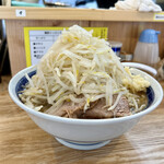 自家製麺223 - 小ラーメン (麺量300g) 850円、うずら卵 (5個) 100円
            ※ヤサイ、ニンニク
            2023年6月1日