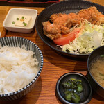 Sumibiyaki Kamameshi Nihonshu No Mise Kokogura - 鶏もも一枚揚げ定食