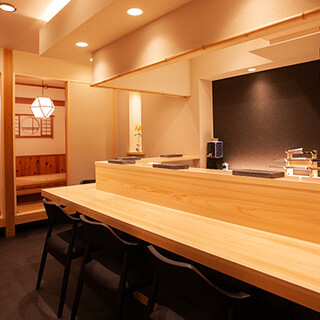 真新しい内装が気持ちよい、上品な和の空間◆接待やデートに◎