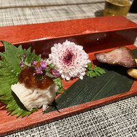 熱香森 - 本日の温前菜二種盛り合わせ（愛媛　鱧湯引き・広東風焼豚）