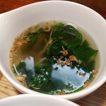 キッチン ブルー グローブ - ほうれん草のスープのアップ