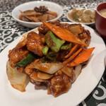 中国名菜処 悟空 - 豚肉唐揚げ カレーソース 定食