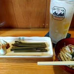 やきとり ばん - お通しと冷え冷え生ビール