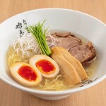 吟次郎特製　牛タン塩らぁ麺