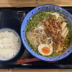 自家製麺 手もみラーメン 来楽軒 - 冷やし台湾ラーメン（930円）
            半ライス（ランチタイム無料）