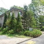 Tea Room - 裏手駐車場前