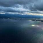 鮨 難波 - 美味しい魚がいっぱい泳いでる、僕の大切な食料庫、富山湾。 今日もなにやらスピリチュアル感にあふれてます。 着陸直前まで大揺れで、頭をゴンゴン壁にぶっつけながら撮りました。