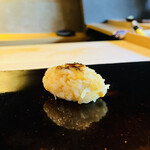 鮨 三心 - 煮帆立。軽く炙っているので香ばしい！