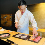 鮨 三心 - 目の前で包丁を握る石渕大将から目が離せません！