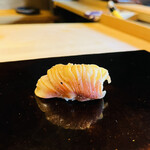 鮨 三心 - 北寄貝(北海道)苫小牧かな。こんなに肉厚なホッキは初めていただきました！本日MVP③美味しかったです！