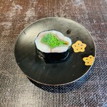 鮨 三心 - 首折れイワシの磯部巻(石川)白板昆布、芽ネギ。お口いっぱいに広がる爽やかな青！本日MVP②✩.*˚