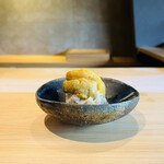 鮨 三心 - 始まりは毛蟹(北海道・根室)と北紫雲丹(大間)のコラボ。